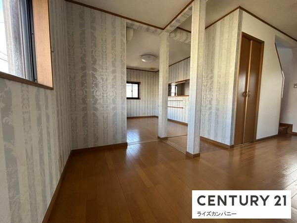 【居間・リビング】 | 高石市羽衣1丁目　中古戸建