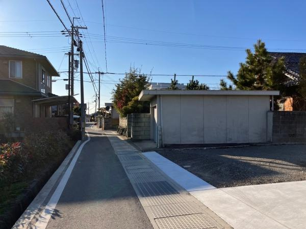 岩出市曽屋　中古戸建の前面道路含む現地写真