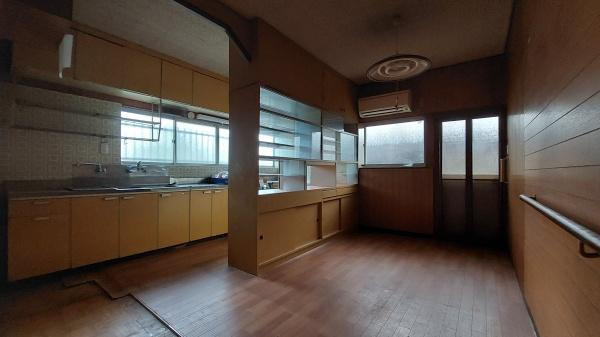岩出市曽屋　中古戸建のキッチン