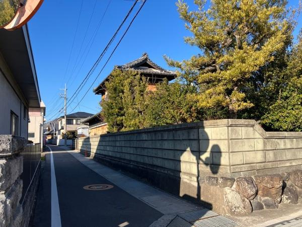 岩出市曽屋　中古戸建の前面道路含む現地写真