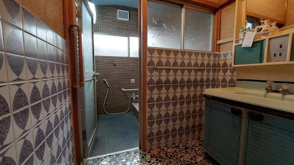岩出市曽屋　中古戸建の独立洗面台