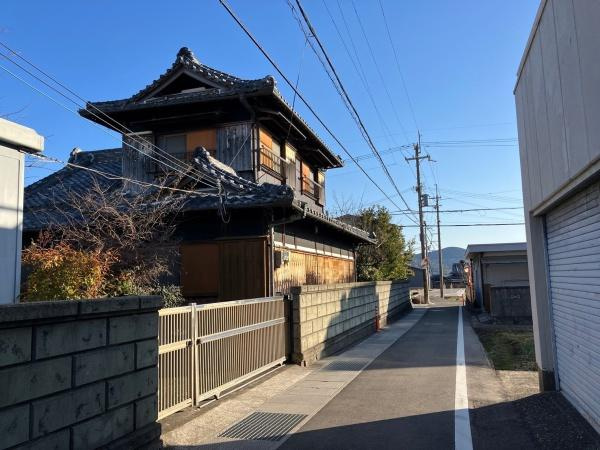 岩出市曽屋　中古戸建の前面道路含む現地写真