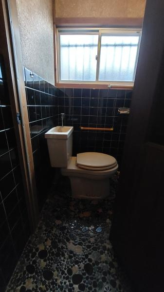 岩出市曽屋　中古戸建のトイレ