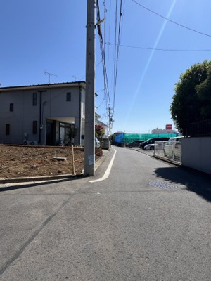 【前面道路含む現地写真】 | 東大和市高木3丁目　売地 | 前面道路（南西側）から撮影した写真になります。