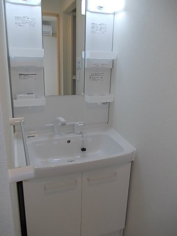 コリーヌＣの洗面所|コンパクトで使いやすい洗面所