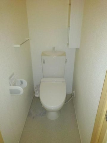 コリーヌＣのトイレ|落ち着いた色調のトイレです