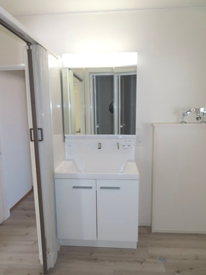 【洗面所】 | 網走市海岸町６番１－１号、６番１－２号　中古売家 | 洗髪洗面化粧台
