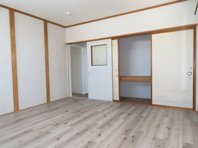 【洋室】 | 網走市海岸町６番１－１号、６番１－２号　中古売家 | １階９帖洋室