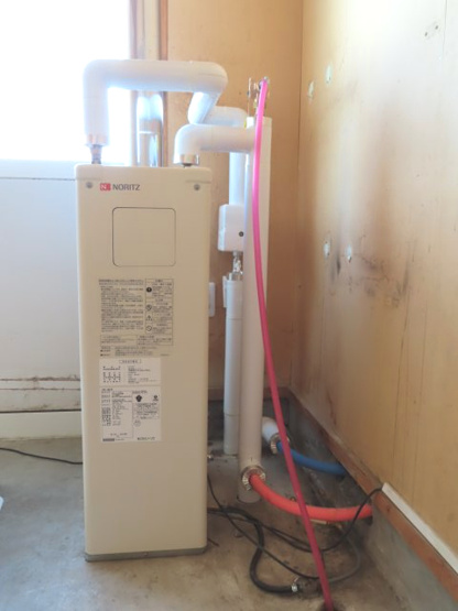 【発電・温水設備】 | 網走市海岸町６番１－１号、６番１－２号　中古売家 | 給湯ボイラー