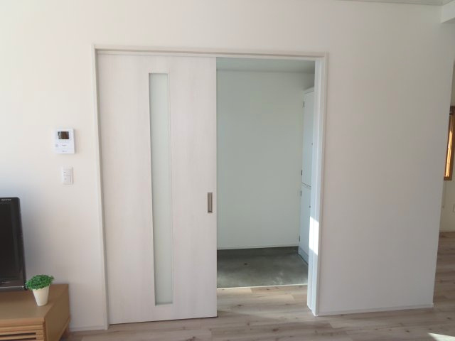 【玄関】 | 網走市海岸町６番１－１号、６番１－２号　中古売家 | 玄関引戸