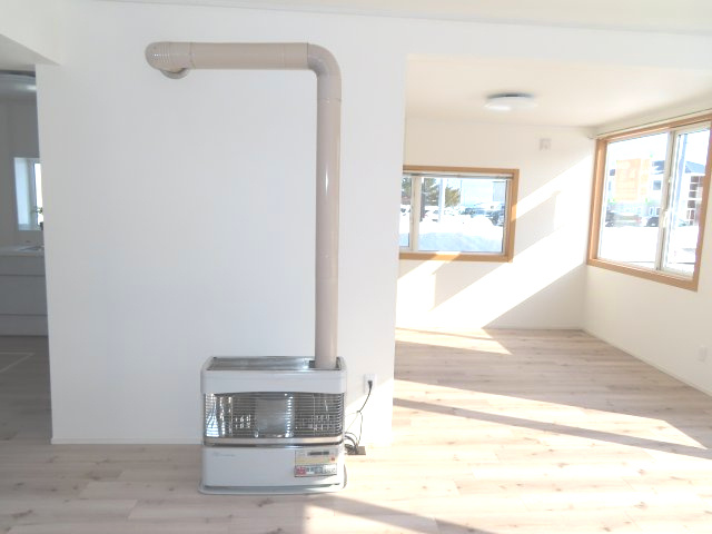 【居間・リビング】 | 網走市海岸町６番１－１号、６番１－２号　中古売家