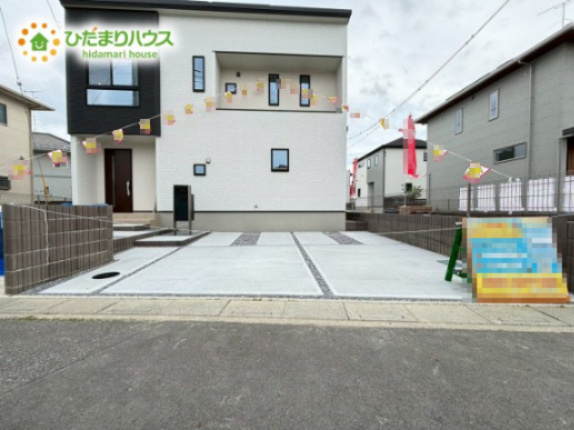 熊谷市上之　新築一戸建て　02の駐車場|並列駐車2台可能(*^-^*)
車の出入りもスムーズにできます！