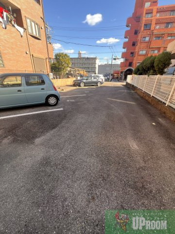 アネックスM&Kの駐車場