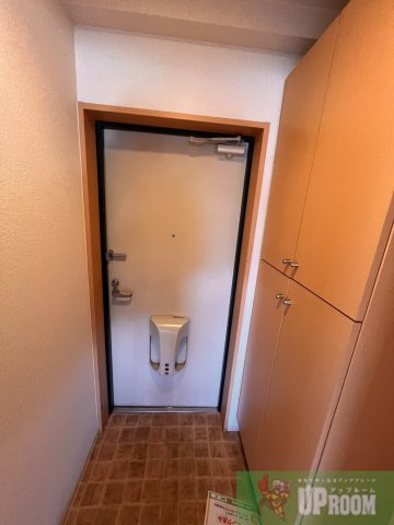 アネックスM&Kの玄関