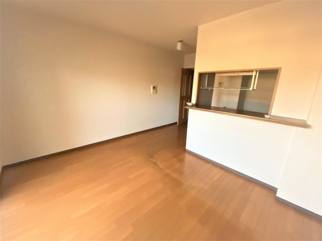 サプリーム若草の居間・リビング|別部屋反転間取りのお写真となります