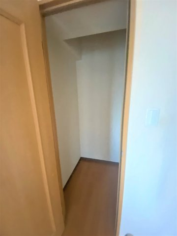 サプリーム若草の収納|別部屋反転間取りのお写真となります
