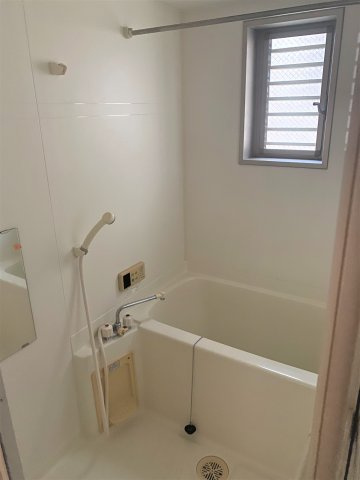サプリーム若草の浴室|別部屋反転間取りのお写真となります