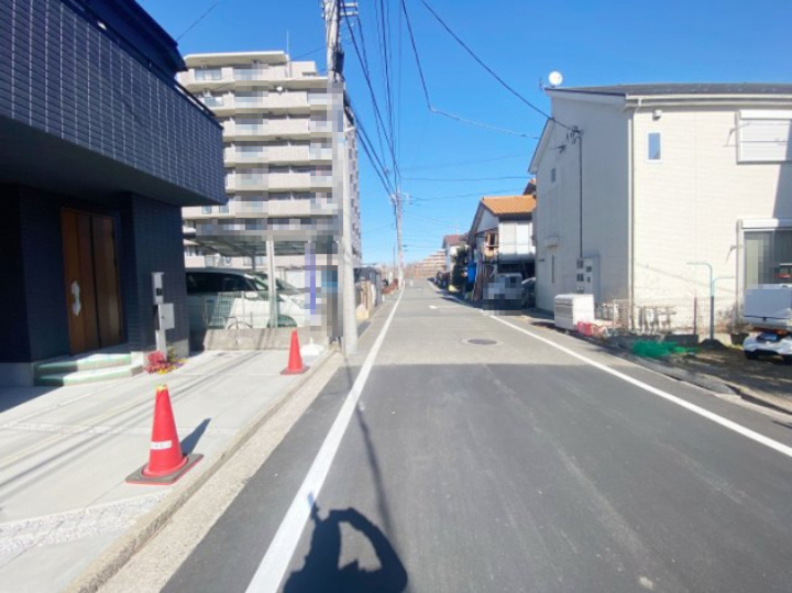 祝　成約済み　八王子市　明神町　新築戸建ての前面道路含む現地写真|～仲介手数料無料☆八王子ひなた不動産～　八王子市明神町　新築戸建