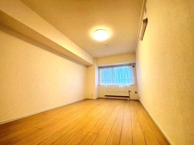 広々と使用できる洋室8帖★