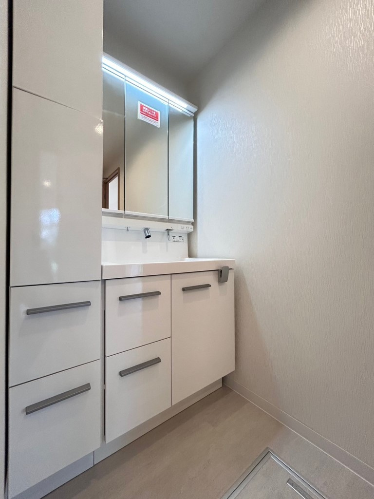 収納充実・便利な独立洗面台