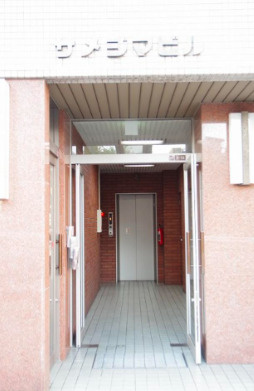 サメジマビルのエントランス|清潔なエントランスです