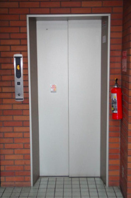 サメジマビルのその他共用部分|エレベーターあり☆