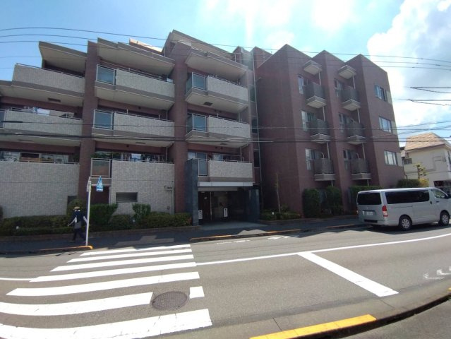 アンビシャス河辺の外観