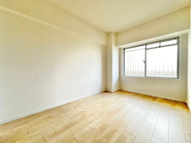 シャルマンコーポ神足　3階の洋室