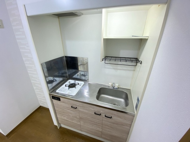 神戸市須磨区須磨浦通６丁目のアパートのキッチン