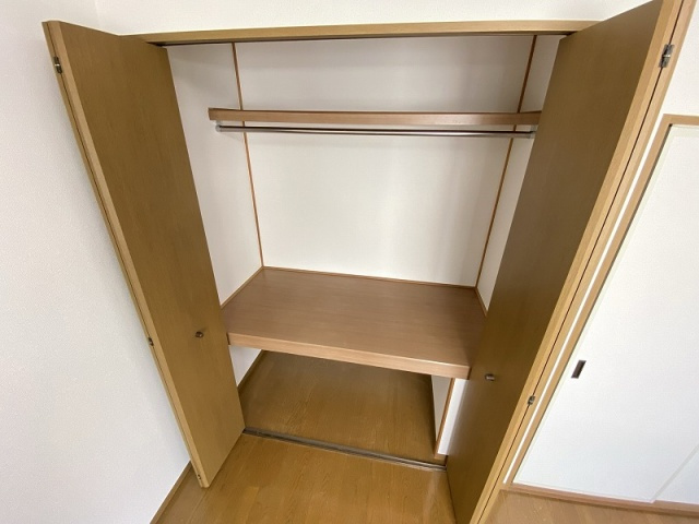 神戸市須磨区須磨浦通６丁目のアパートの収納|クローゼット