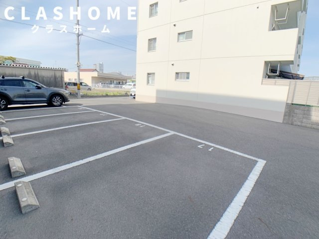 アヴェンの駐車場