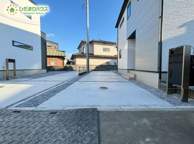 熊谷市上之　新築一戸建て　04の駐車場|ご家族でお車に乗る方に！
駐車場2台分あります！

