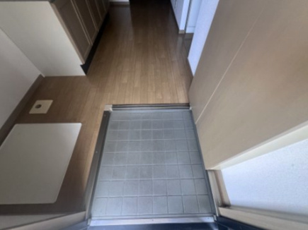 ジュネス離宮の玄関