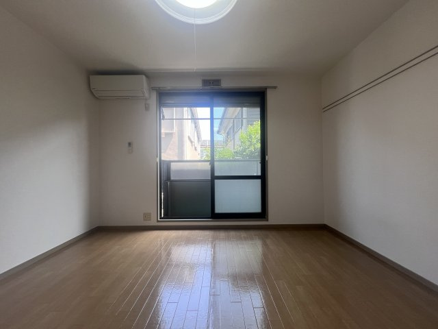 ジュネス離宮の居間・リビング