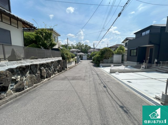 7(土)8(日)現地説明会　堺市南区槇塚台　ラスト1邸の前面道路含む現地写真|周辺は閑静な住宅街！前面道路広々で車の出し入れも便利です。駐車が苦手な方でも安心して車庫入れできます！