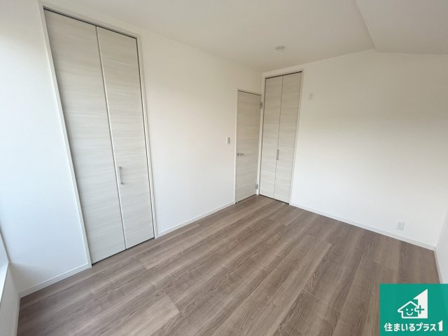 24(土)25(日)現地説明会　堺市南区槇塚台　ラスト1邸の洋室|シンプルな洋室は、自分好みのインテリアが楽しめます♪ご家族とインテリアや家具を選びに行くのは新築購入時の醍醐味の一つです。ぜひお楽しみください♪