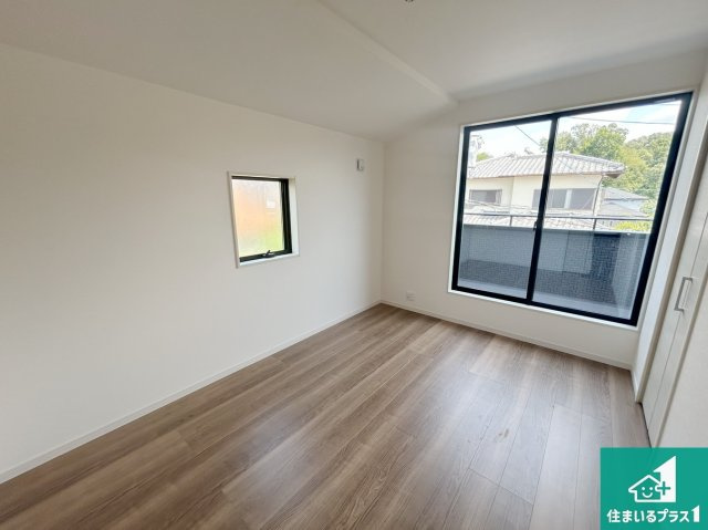 7(土)8(日)現地説明会　堺市南区槇塚台　ラスト1邸の洋室|シンプルな洋室は、自分好みのインテリアが楽しめます♪ご家族とインテリアや家具を選びに行くのは新築購入時の醍醐味の一つです。ぜひお楽しみください♪