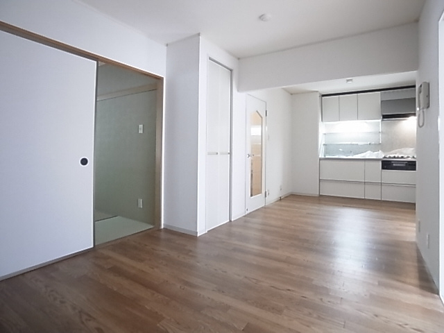 神戸市兵庫区平野町字天王谷東服山のアパートの居間・リビング|リビング