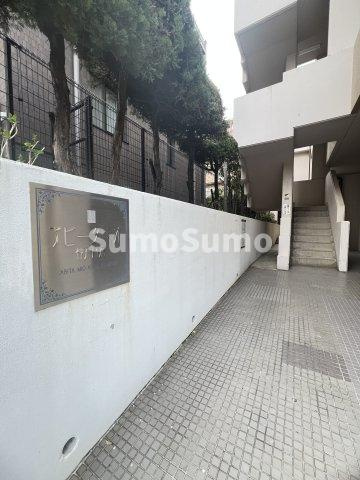 アビータ・ミオ神戸岡本のエントランス