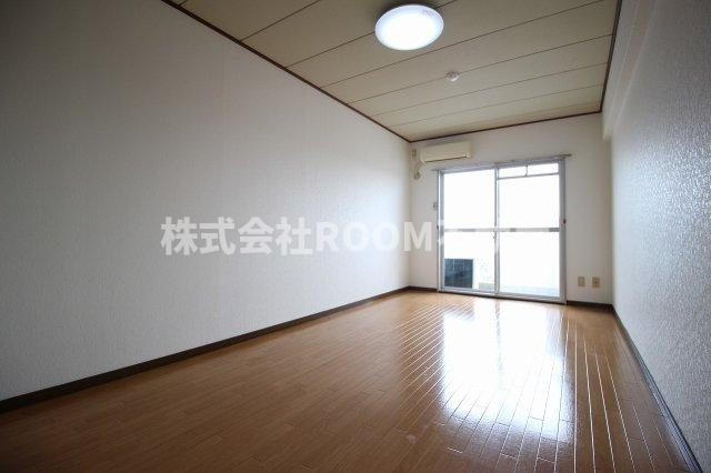 T´ｓマンションの居間・リビング|ゆったりとした居間です