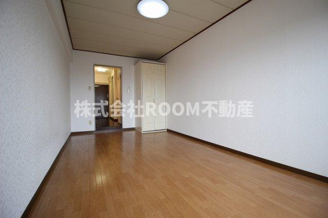 T´ｓマンションの居間・リビング|こちらのリビングで趣味の時間をお楽しみください