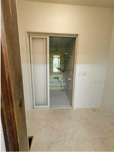 六名新町６－６店舗事務所の玄関