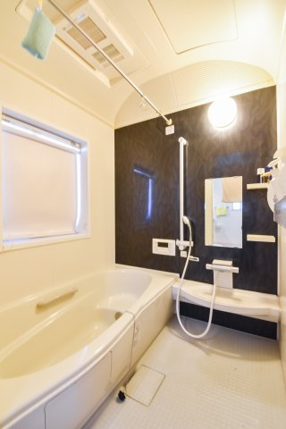 ふじみ野市東久保１丁目の中古一戸建の浴室|1坪タイプのゆったりとしたお風呂で一日の疲れを癒してください。