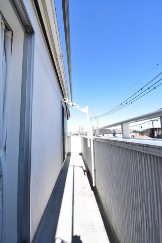 ふじみ野市東久保１丁目の中古一戸建のバルコニー|バルコニーは2箇所にあり、お洗濯物はもちろん、お布団もたっぷり干せる広さがあります。