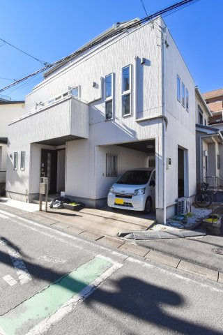 ふじみ野市東久保１丁目の中古一戸建の外観|小中学校、保育園や公園が近くにあり子育て世代にピッタリの立地です。商業施設も徒歩圏内にありお買い物にも困りません。
