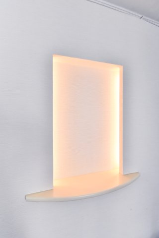 ふじみ野市東久保１丁目の中古一戸建の内装|リビングの壁面に設けたニッチは、サイドからのライティング効果で一層おしゃれな雰囲気に。お気に入りのインテリアを飾って、自分らしい空間にコーディネートできます。