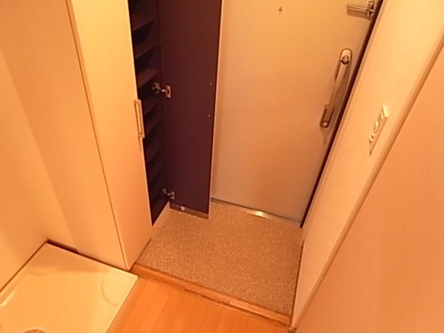 神戸市兵庫区永沢町４丁目の賃貸マンションの玄関|シューズボックス付き