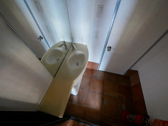 メイコウビルの内装