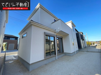 【外観】 | ≪7号棟≫閑静な住宅地に堂々と佇むモダンな外観デザイン。陽当たり良好な立地です。
現地(2025年2月撮影)