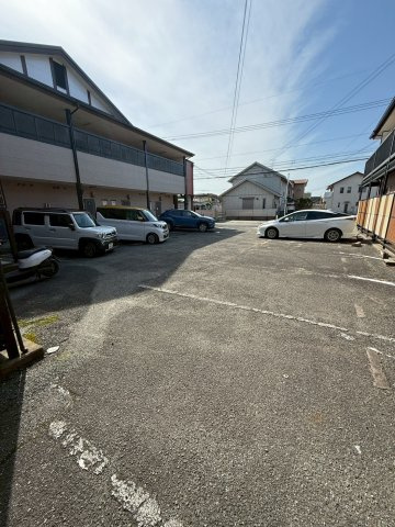 ハイム岩崎の駐車場